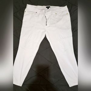 Forever 21 white ankle/cropped